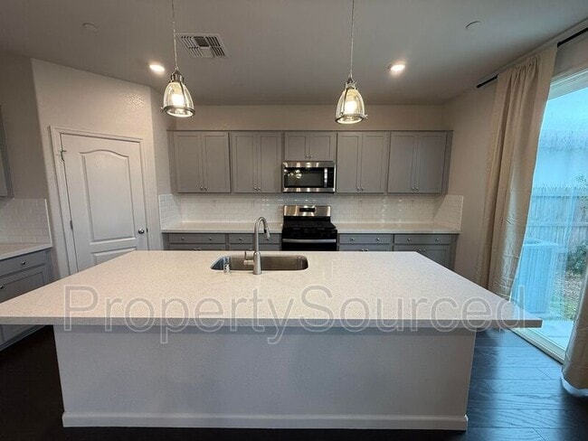 Building Photo - 15535 Ortega St