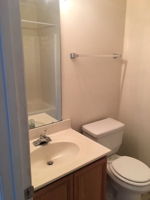 Building Photo - Three bedroom two bathroom house