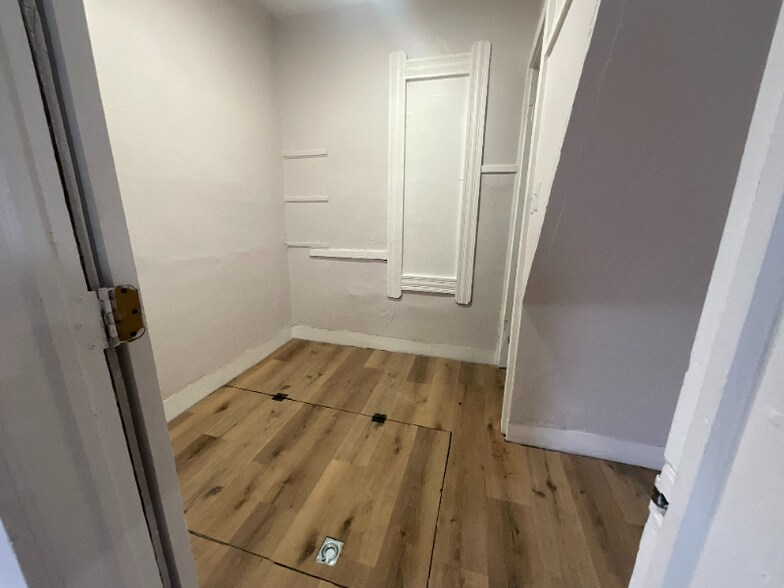 Building Photo - 4628 Oakley Ave