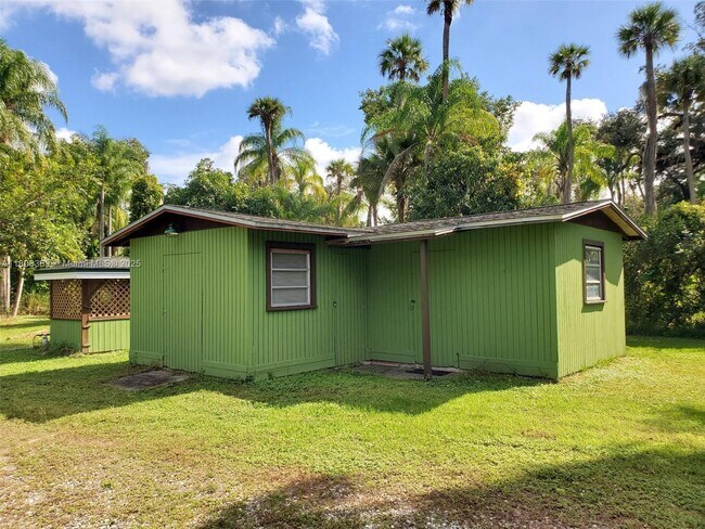 Building Photo - 671 Live Oak Ln
