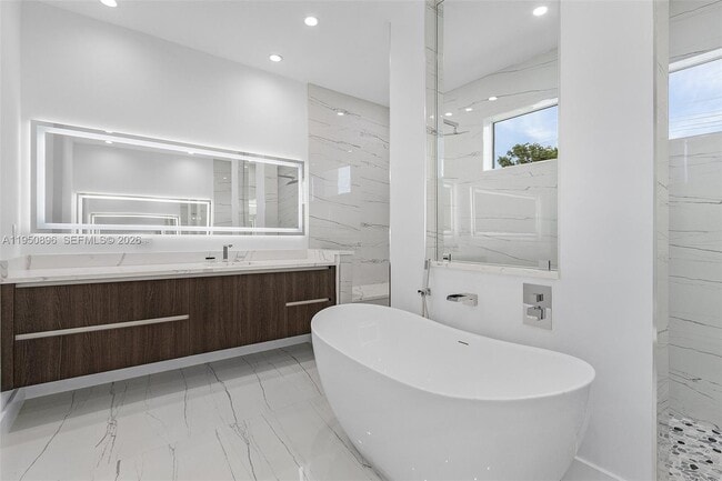 Building Photo - 2207 SW 32nd St