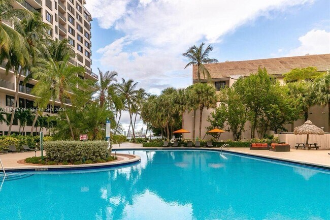 Building Photo - 540 Brickell Key Dr