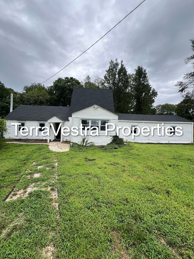 Building Photo - 3 Bed in Williamstown! Eligible for $500 S...