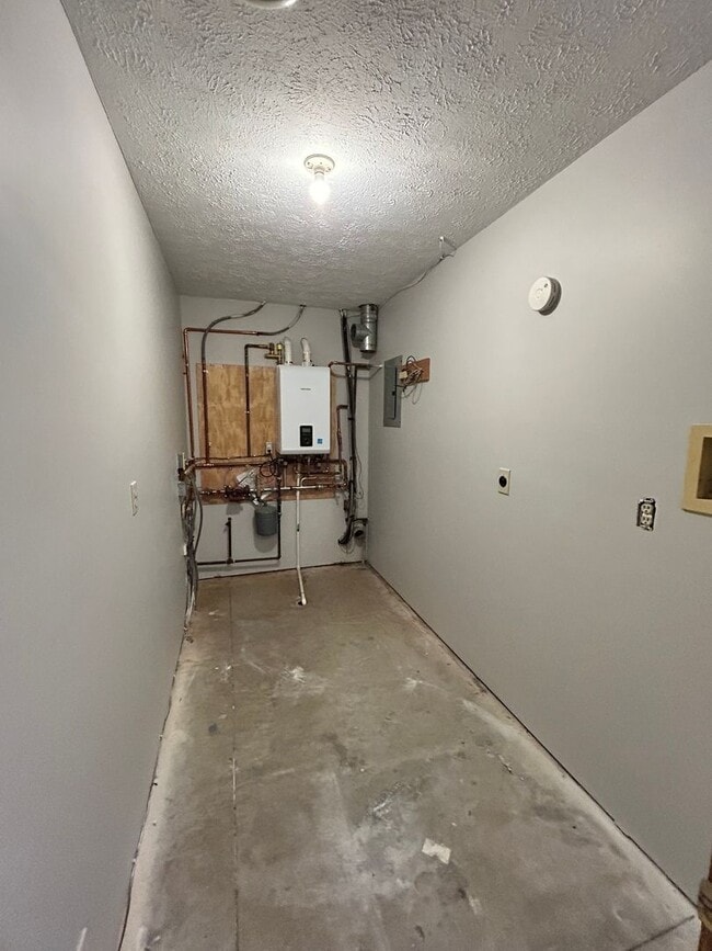 Building Photo - Three bedroom duplex