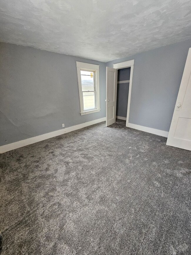 Building Photo - Single family home lower east side