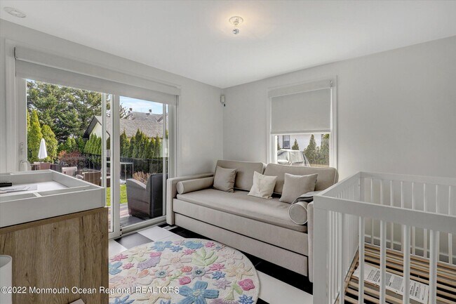 Building Photo - 1049 Norwood Ave