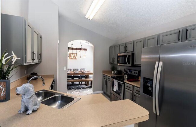 Building Photo - 251 Hypolita Ave