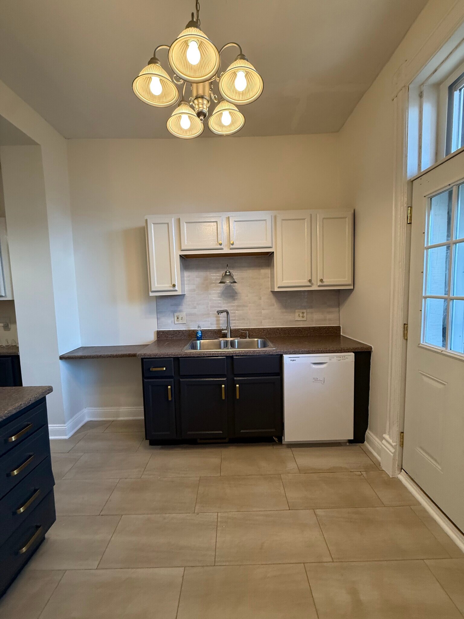 Kitchen - 2707 Ann Ave