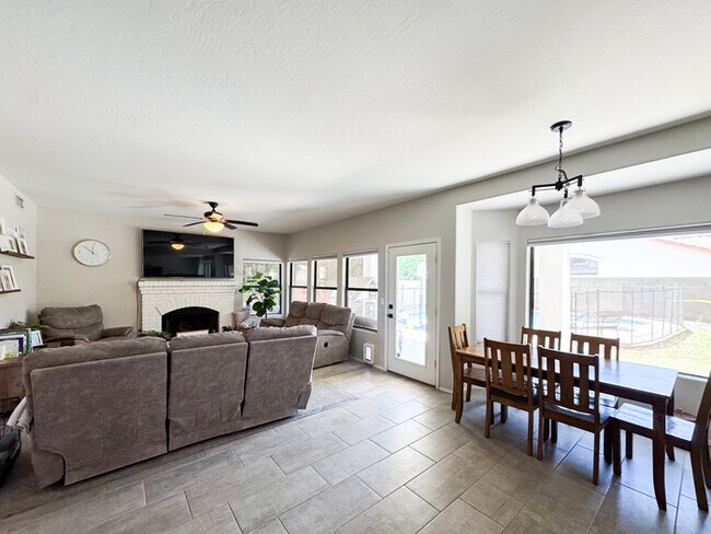 Building Photo - Marshall Ranch Five Bedroom