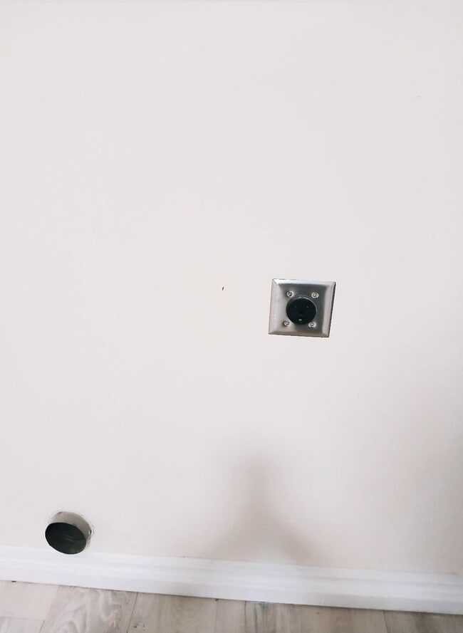 Building Photo - 408 Bowen Ave