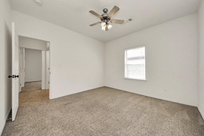 Building Photo - 228 Greenleaf St