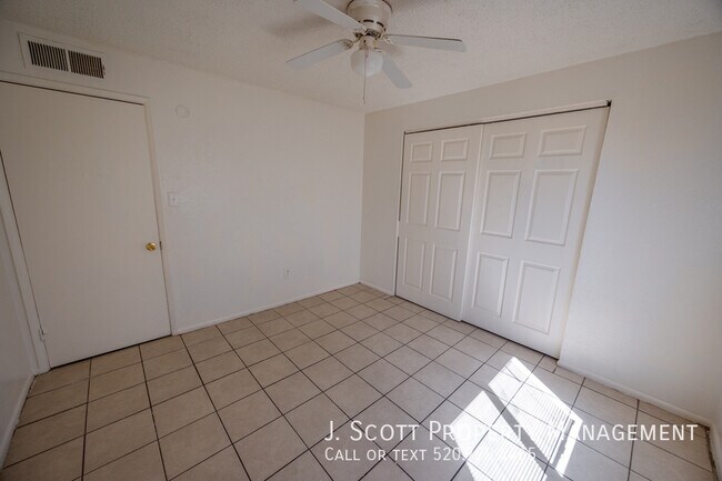 Building Photo - 6528 W Windsor Ave