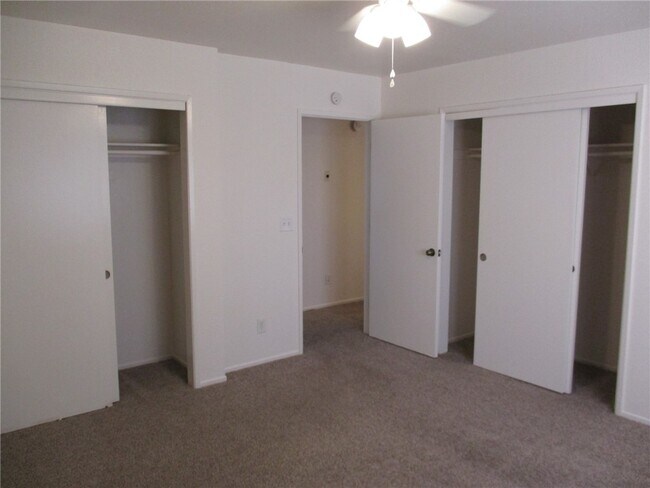 Building Photo - 1489 Bluffs Cir