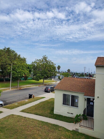 showing expo train - 3526 Farmdale Ave