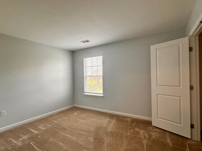 Building Photo - 145 Holly Hill Dr