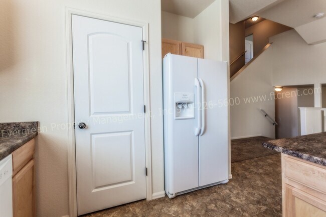 Building Photo - 318 Cherryridge Dr