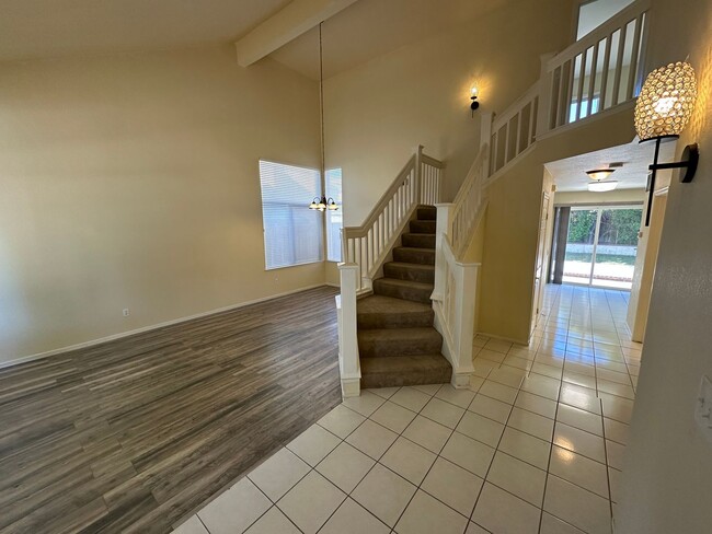 Building Photo - Beautiful 4 Bedroom, 2.5 Bath Tracy Home