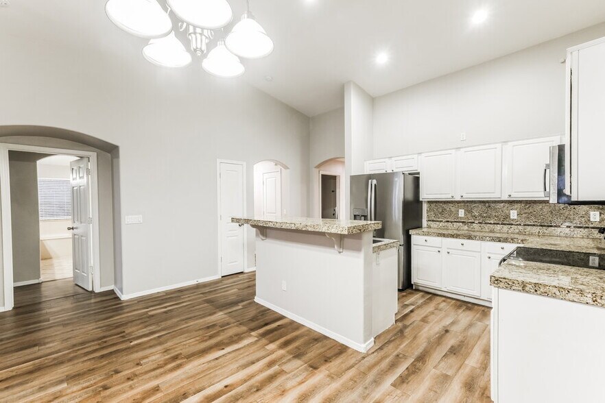 Building Photo - 4608 S 26th Ln