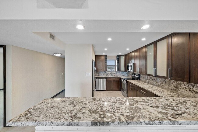 Building Photo - 2400 Deer Creek Country Club Blvd