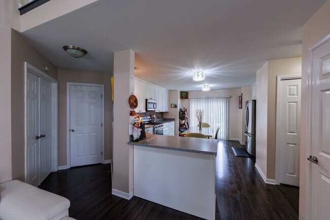 Building Photo - 25037 Brett St