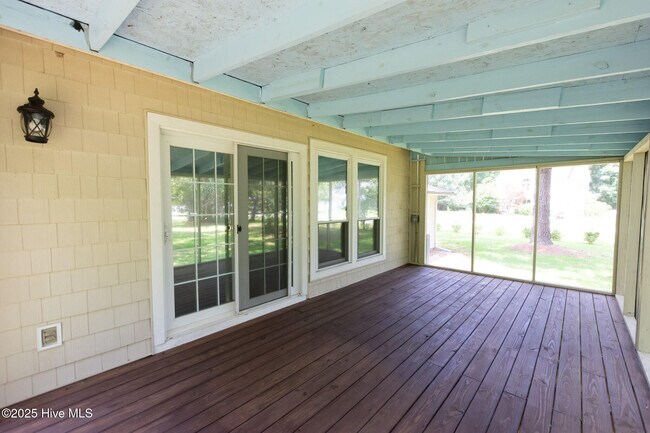 Building Photo - 110 Deerfield Rd