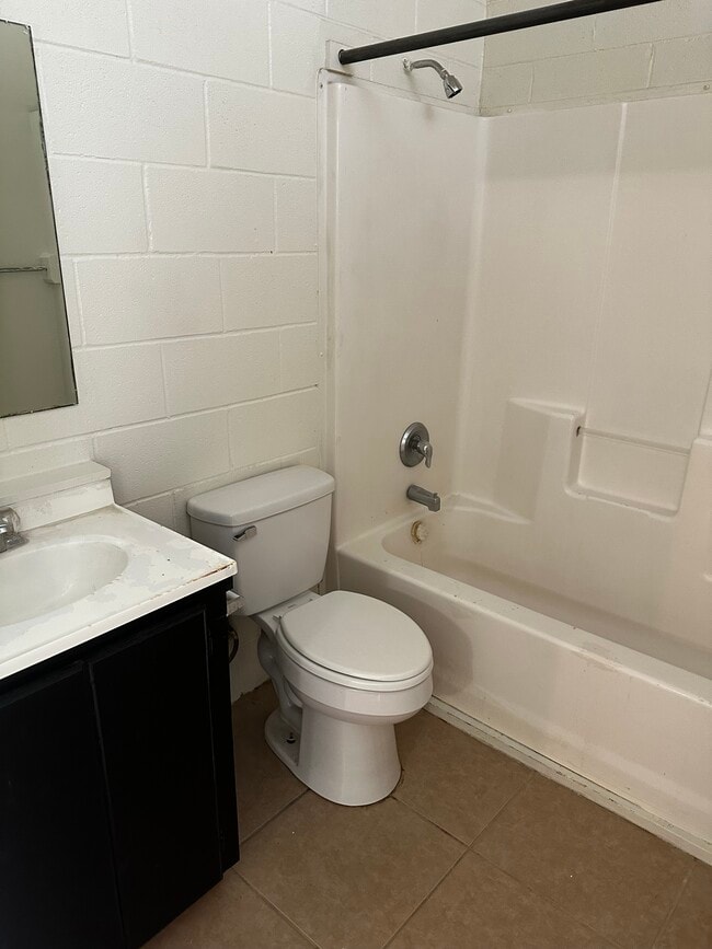 bathroom - Comal Apartments