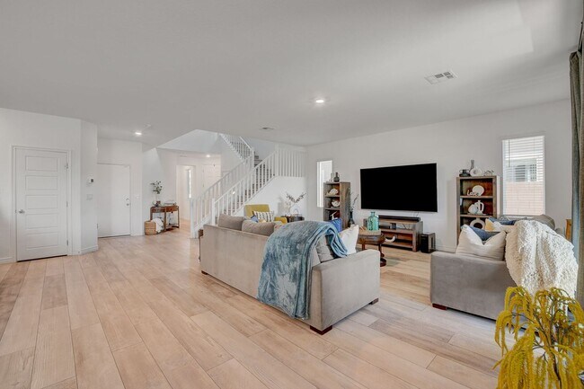 Building Photo - Modern Comfort Meets Stunning Mountain Views