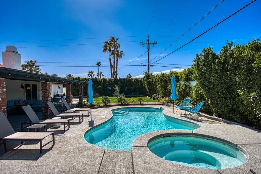 Building Photo - 2241 N San Gorgonio Rd