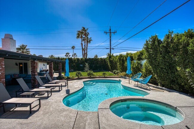 Building Photo - 2241 N San Gorgonio Rd
