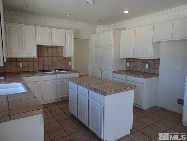 Building Photo - 7021 Heatherwood Dr