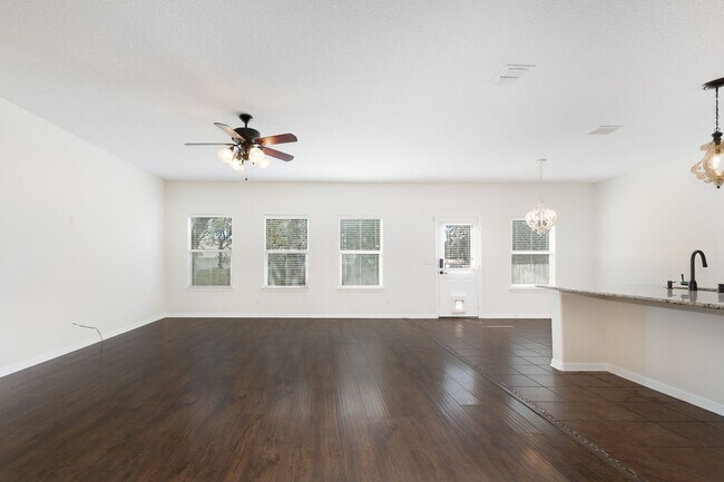 Building Photo - Helotes~Beautiful Laurel Canyon Subdivisio...