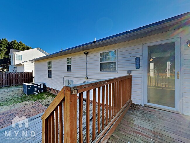 Building Photo - 832 St Andrews Pl