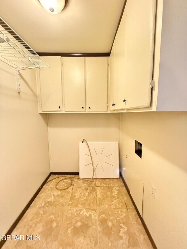 Building Photo - 966 Geronne Dr
