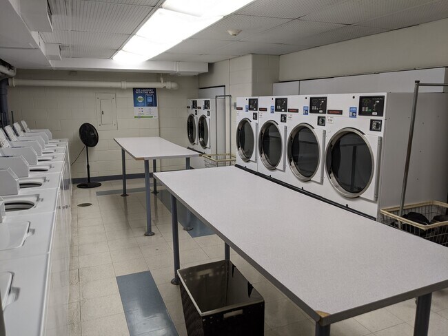 Building Photo - 70 W Burton Pl