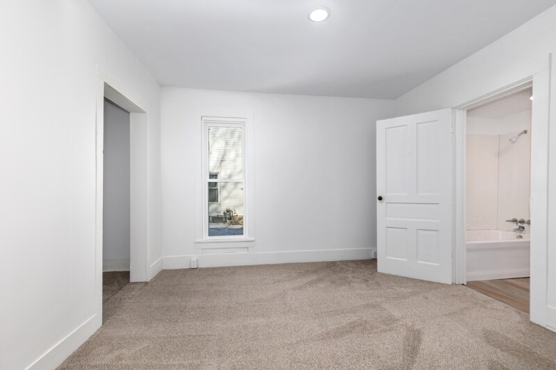 Building Photo - 210 New St