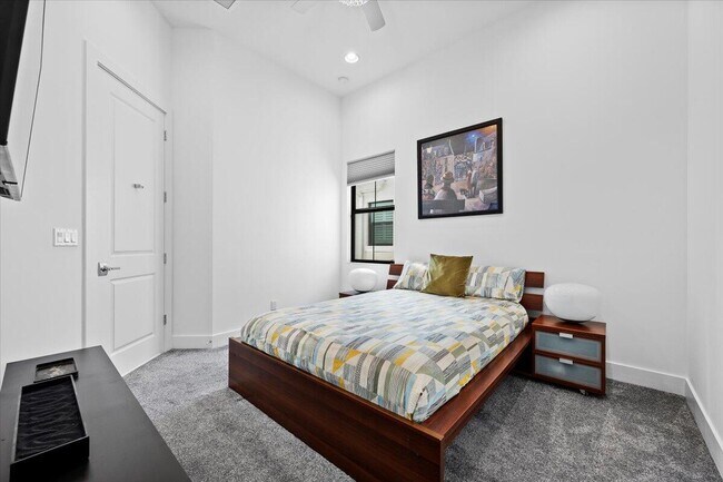 Building Photo - 13673 Artisan Cir