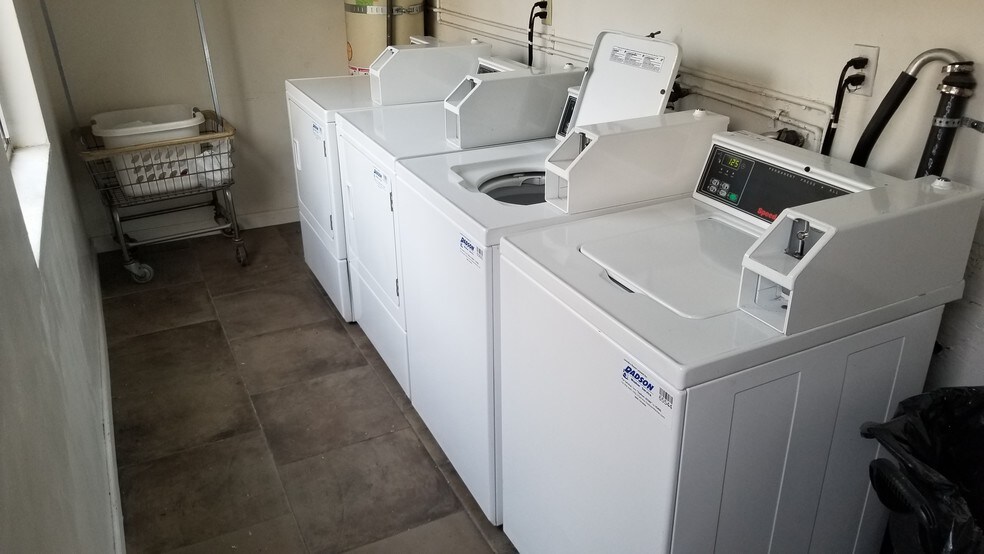 Building Photo - 1814 Grismer Ave