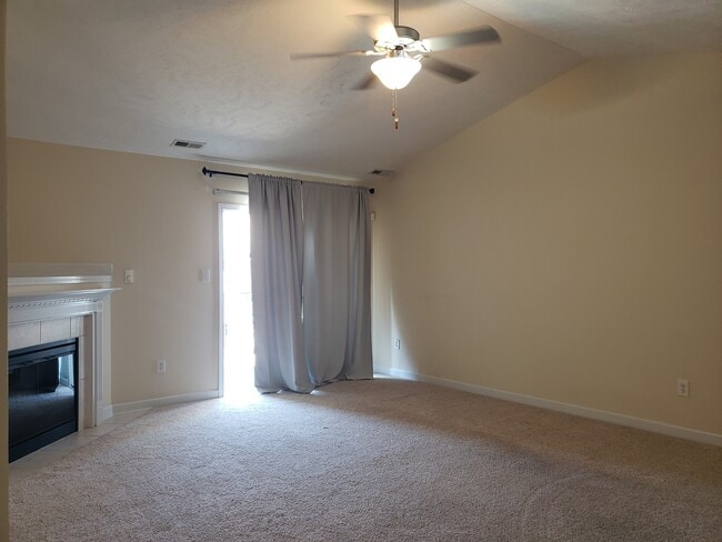 Building Photo - 1800 Balmoral Dr