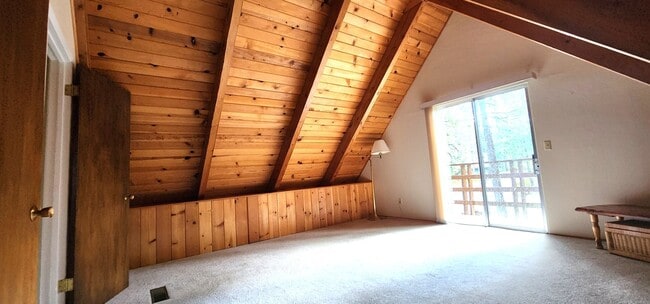 Building Photo - Unfurnished 4 Bed, 2 Bath with Garage.  Amazing Location on Dead-End Street with Forest Access!