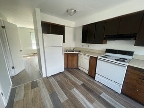 Building Photo - 660 S 200 W