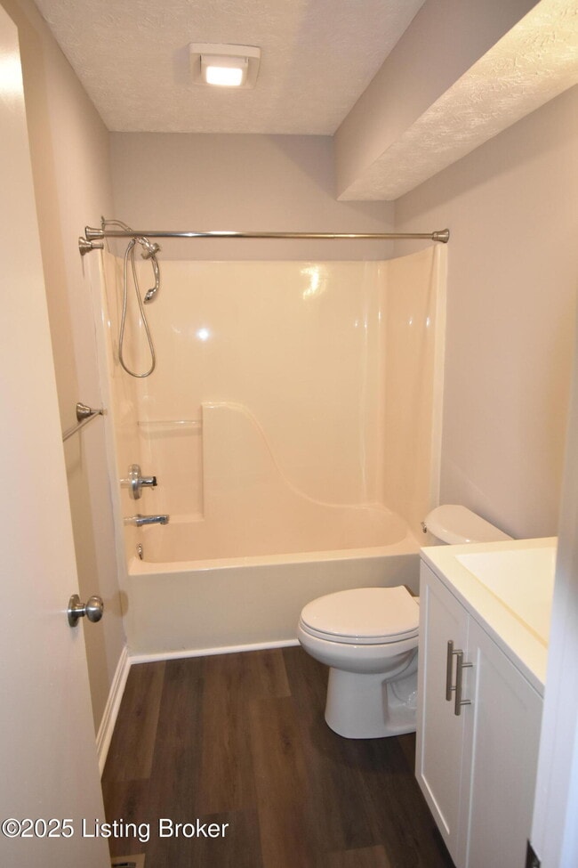 Building Photo - 4313 Hickoryview Dr