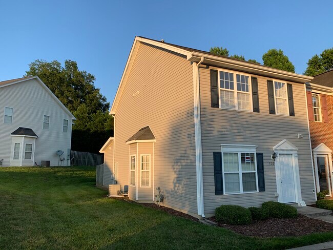 Building Photo - 502 Brittany Way