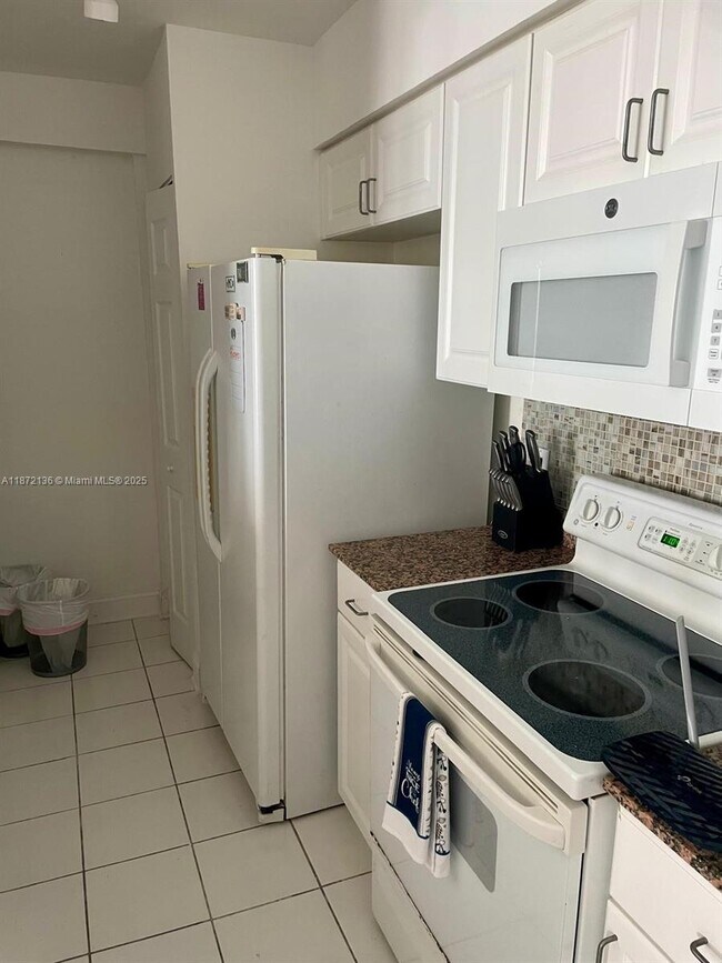 Building Photo - 1155 Brickell Bay Dr