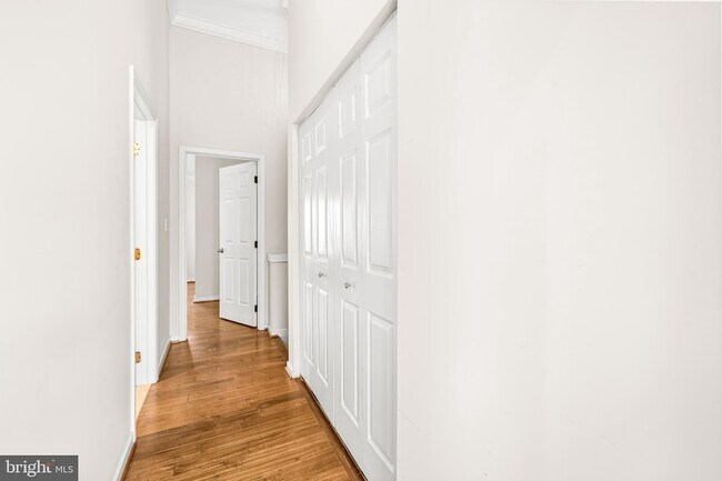 Building Photo - 211 W Hill St