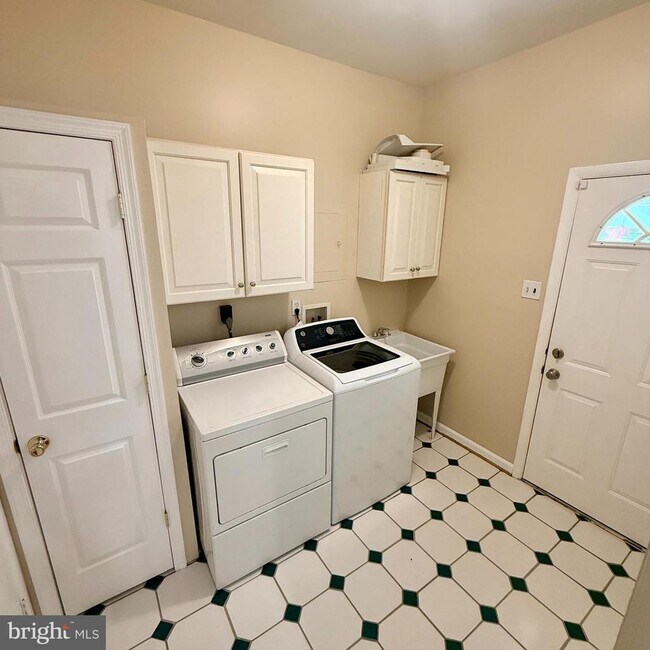 Building Photo - 14605 Nadine Dr