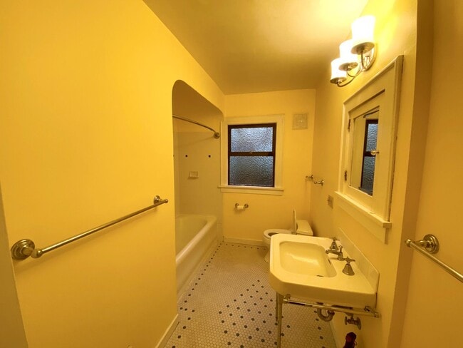 Building Photo - Seattle Home - Phinney Ridge