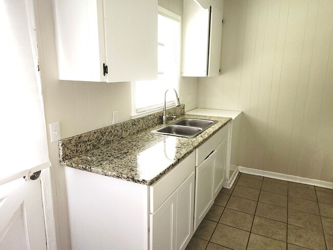 Building Photo - N Kerr Avenue - Duplex home - Move In Read...
