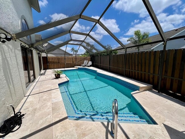 Building Photo - 12989 Meadowbreeze Dr