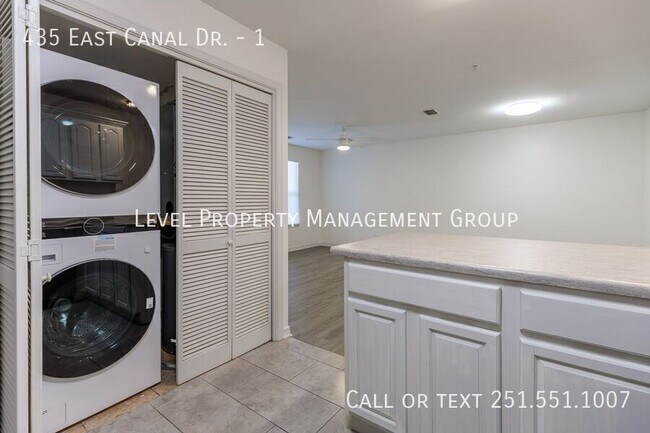 Building Photo - 435 E Canal Dr