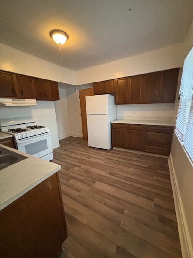 Building Photo - 620-22 Fellows Ave